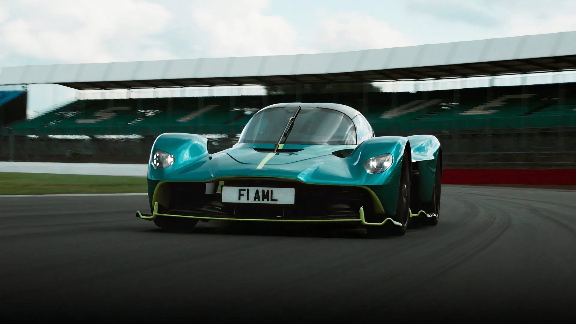 Green Aston Martin Valkyrie Silverstone-1