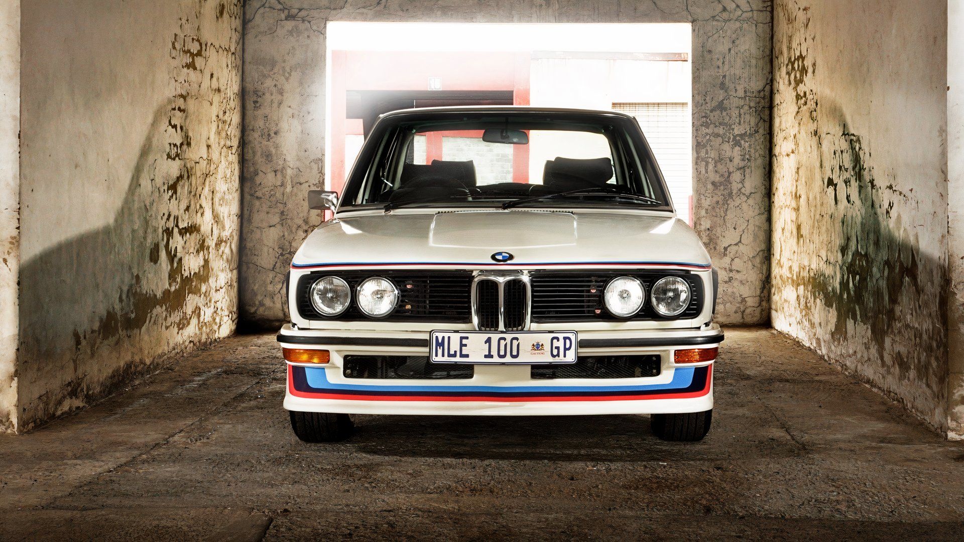 1976 BMW 530 MLE front view static