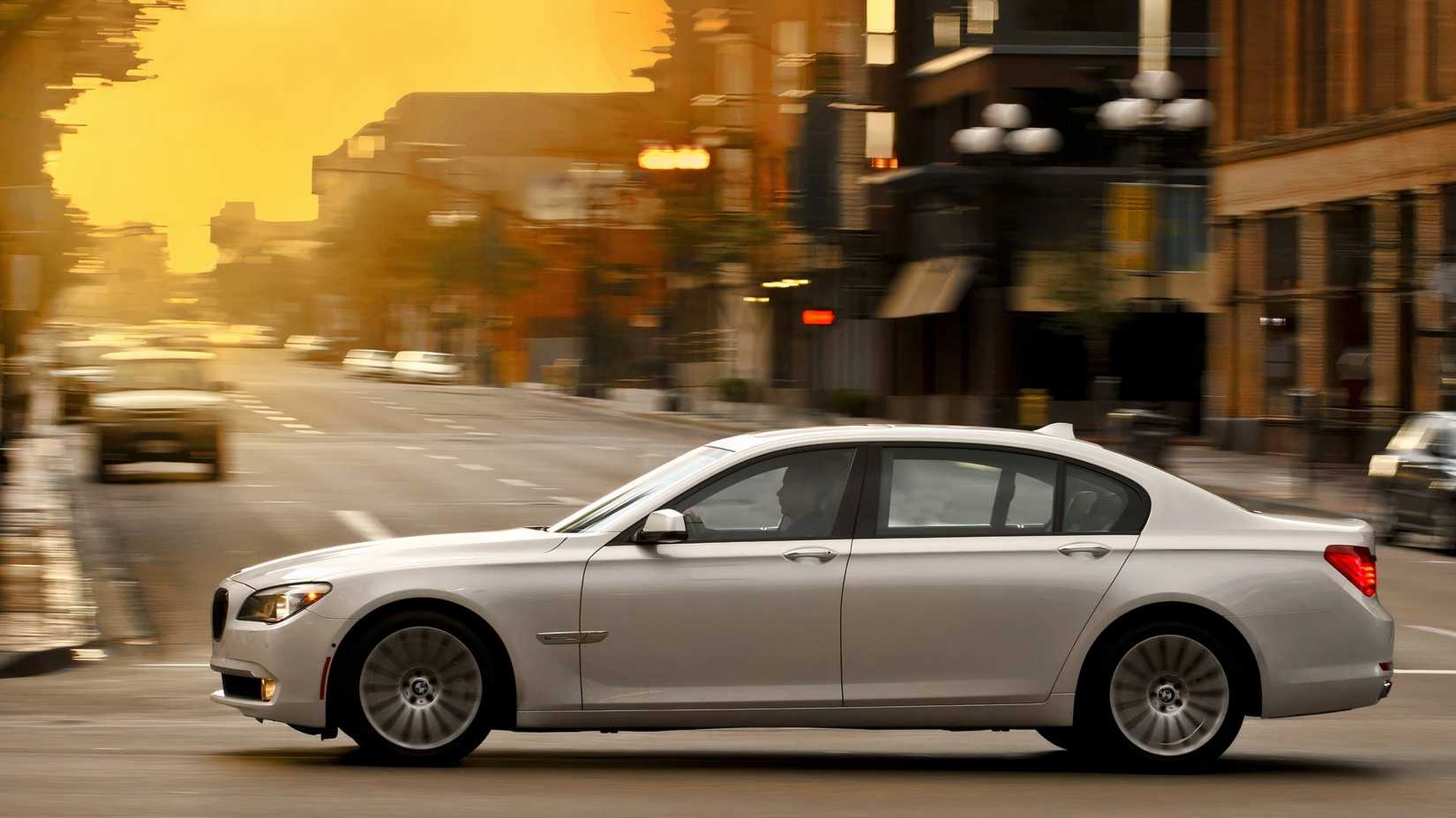 Why Mainstream Buyers Aren't Hunting Used Mercedes S-Class Bargains