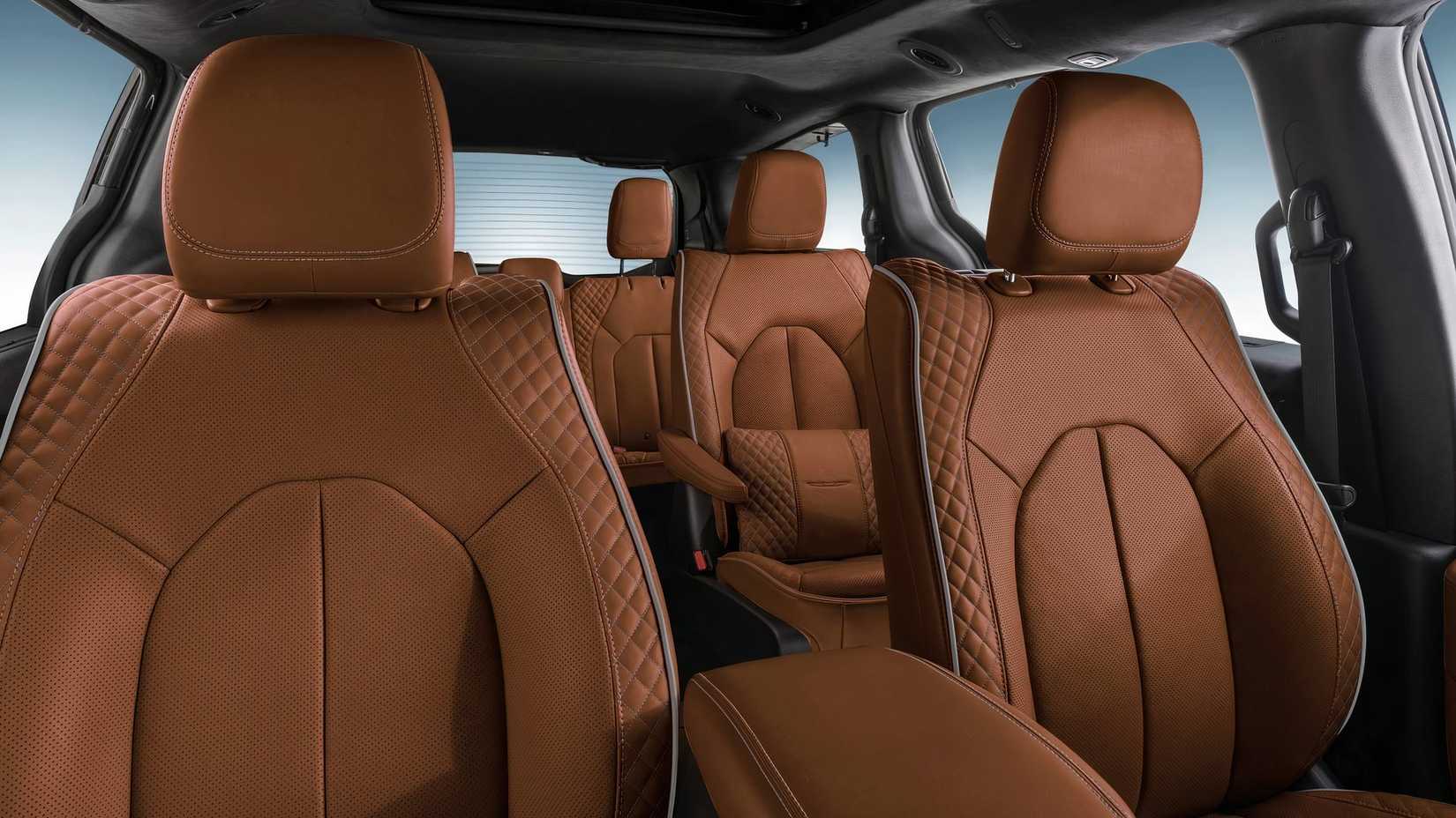 2024 Chrysler Pacifica Images: Interior and Exterior Gallery