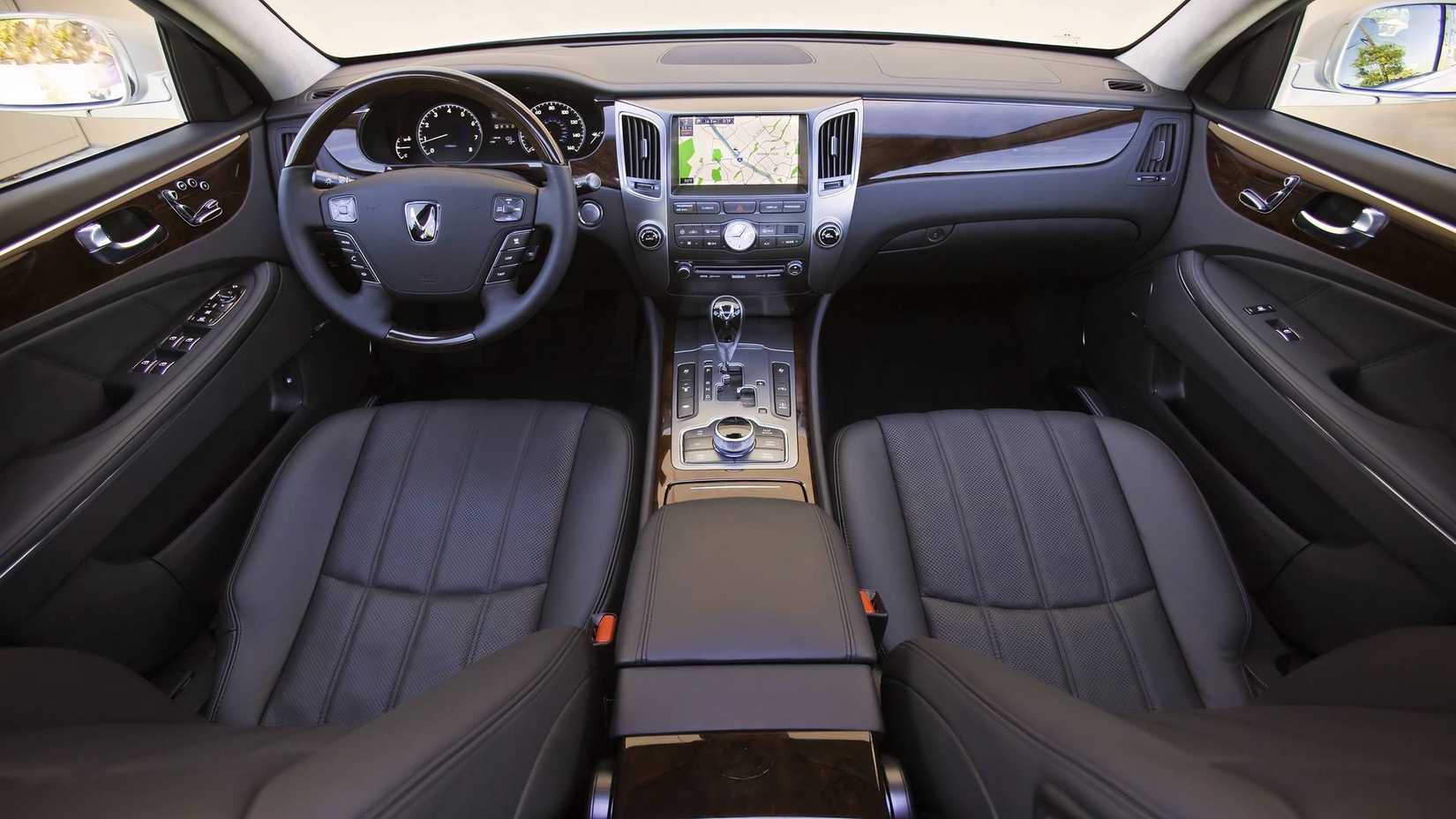 Hyundai's V8 Luxury Sedan That Thought It Could Play With The Mercedes ...