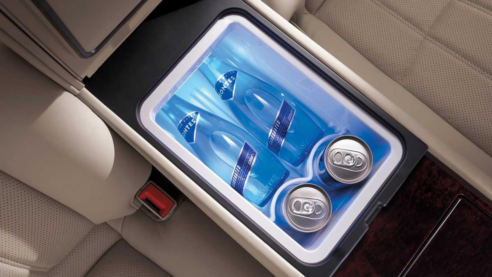 The V8 Hyundai Equus Luxury Sedan Thought It Could Play With The ...