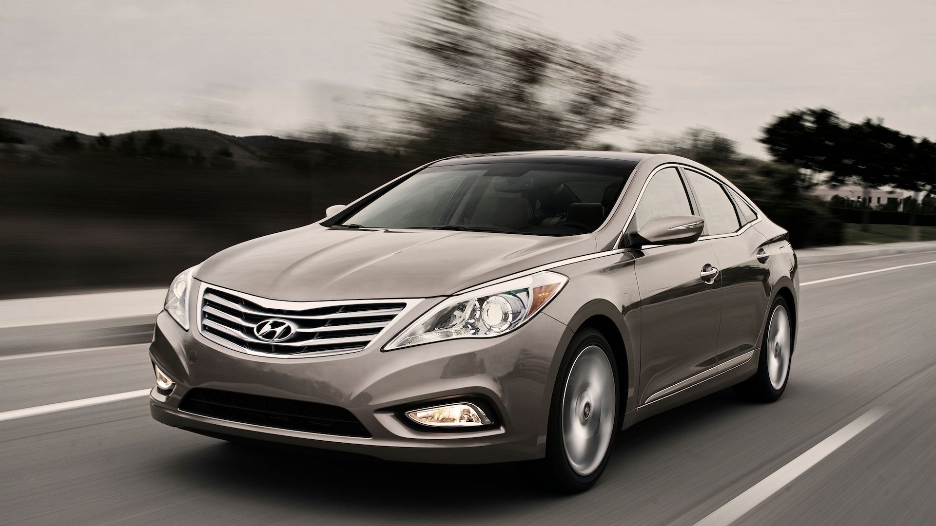 Hyundai's Forgotten Azera Premium Sedan Is A Bargain In 2026