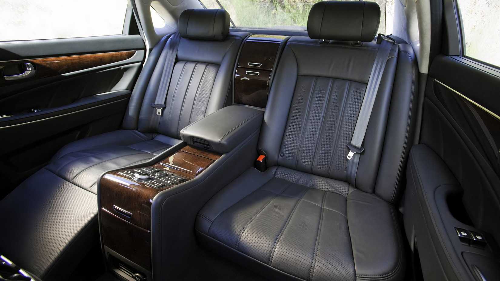 The V8 Hyundai Equus Luxury Sedan Thought It Could Play With The ...