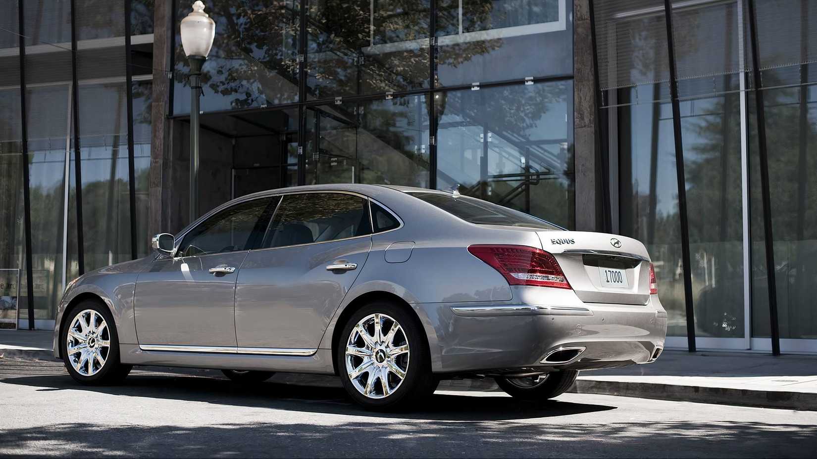 The V8 Hyundai Equus Luxury Sedan Thought It Could Play With The ...