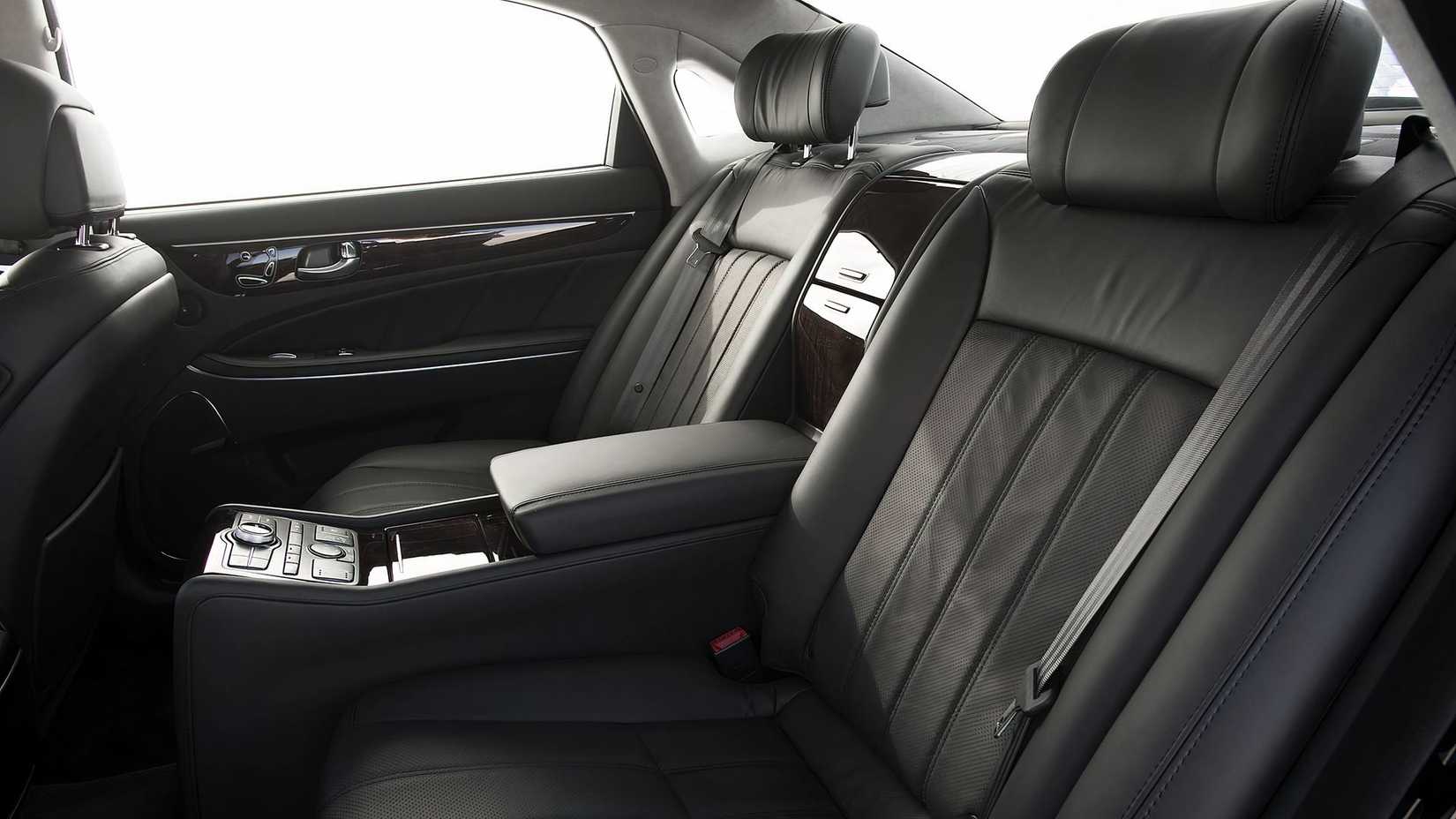 The V8 Hyundai Equus Luxury Sedan Thought It Could Play With The ...