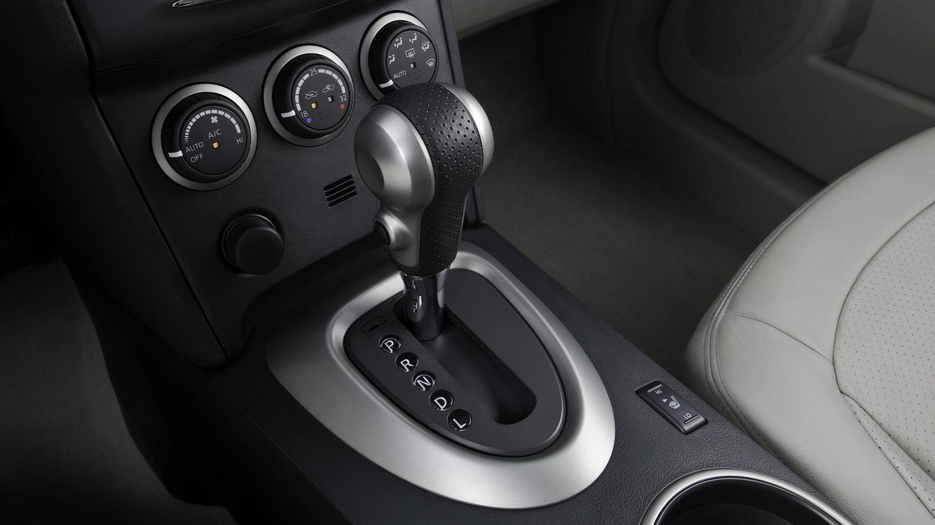 2012 Nissan Rogue Pricing, Photos & Specs