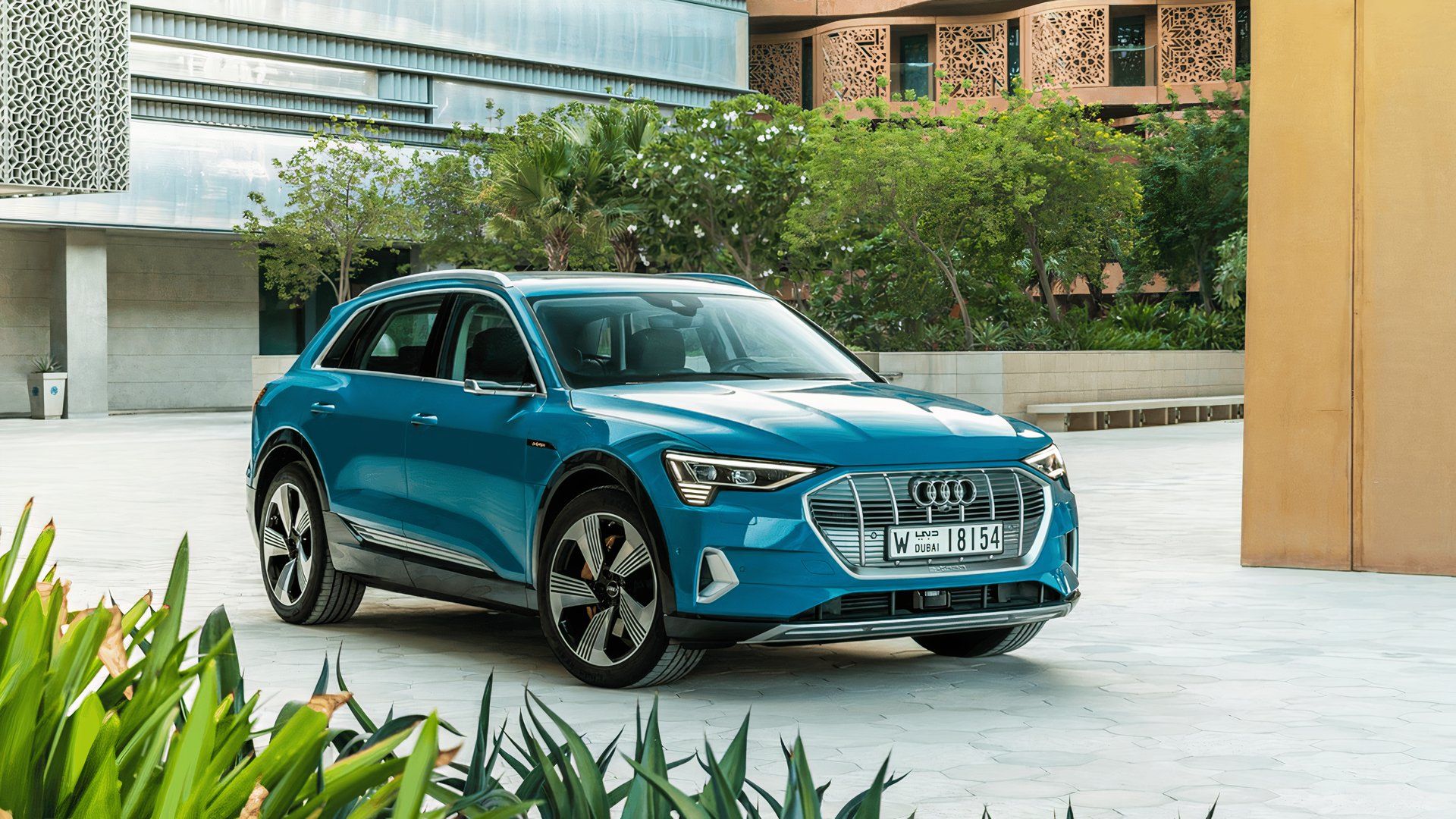 2021 Audi e-tron SUV front 1/4