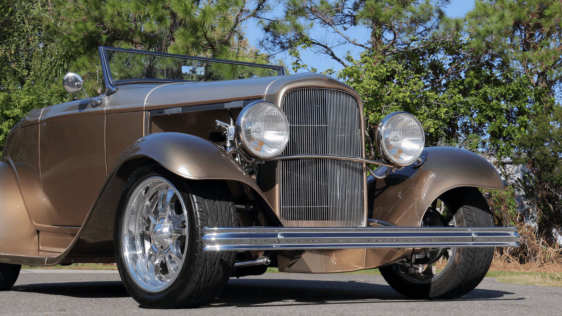 1932 Ford "Deuce" Coupe front