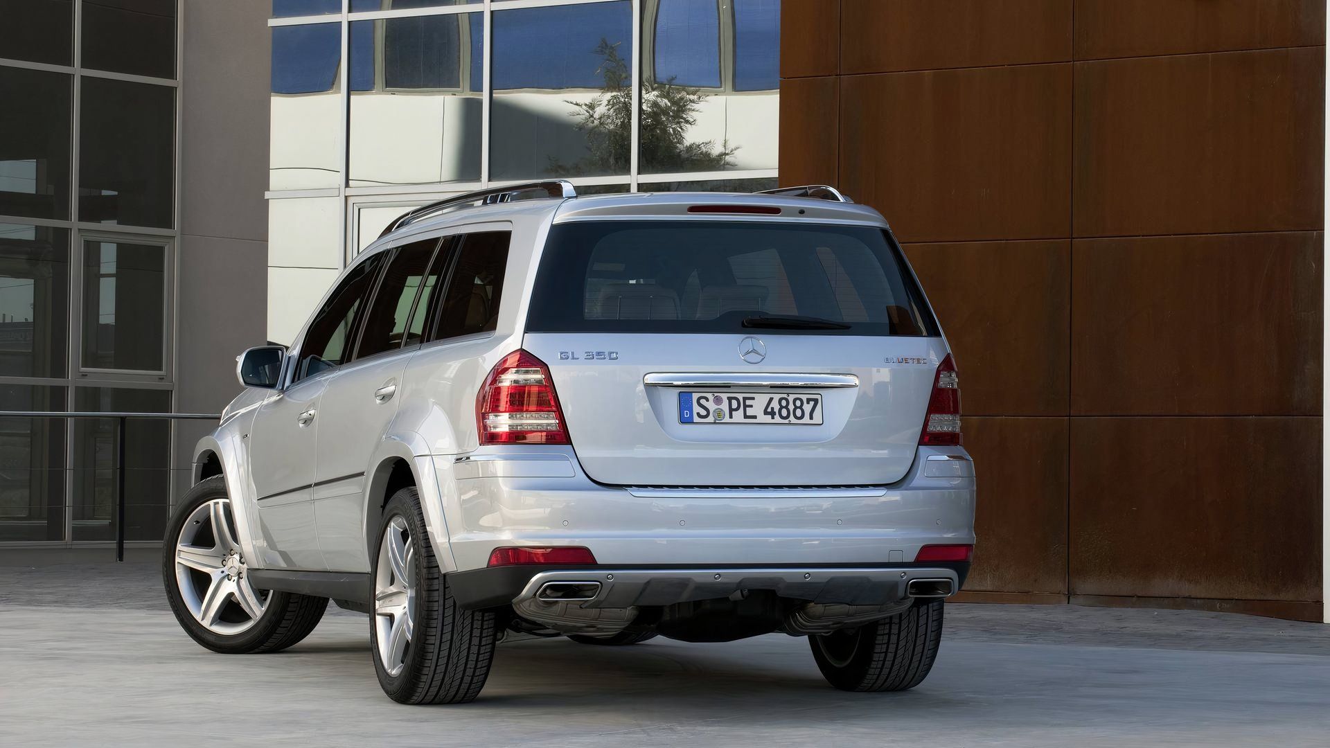 2012 Mercedes-Benz GL-Class Pricing, Photos & Specs