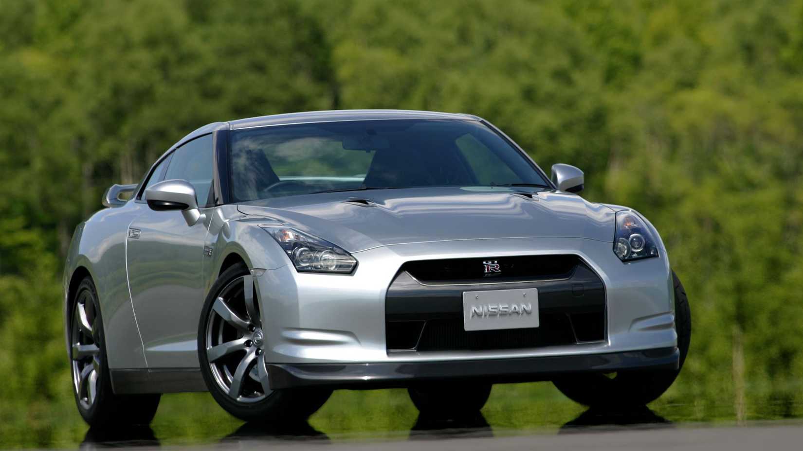 2011 Nissan GT-R Pricing, Photos & Specs