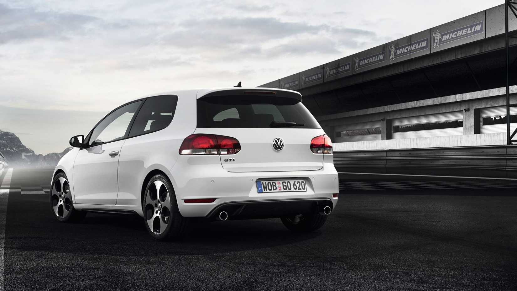2011 Volkswagen GTI Pricing, Photos & Specs