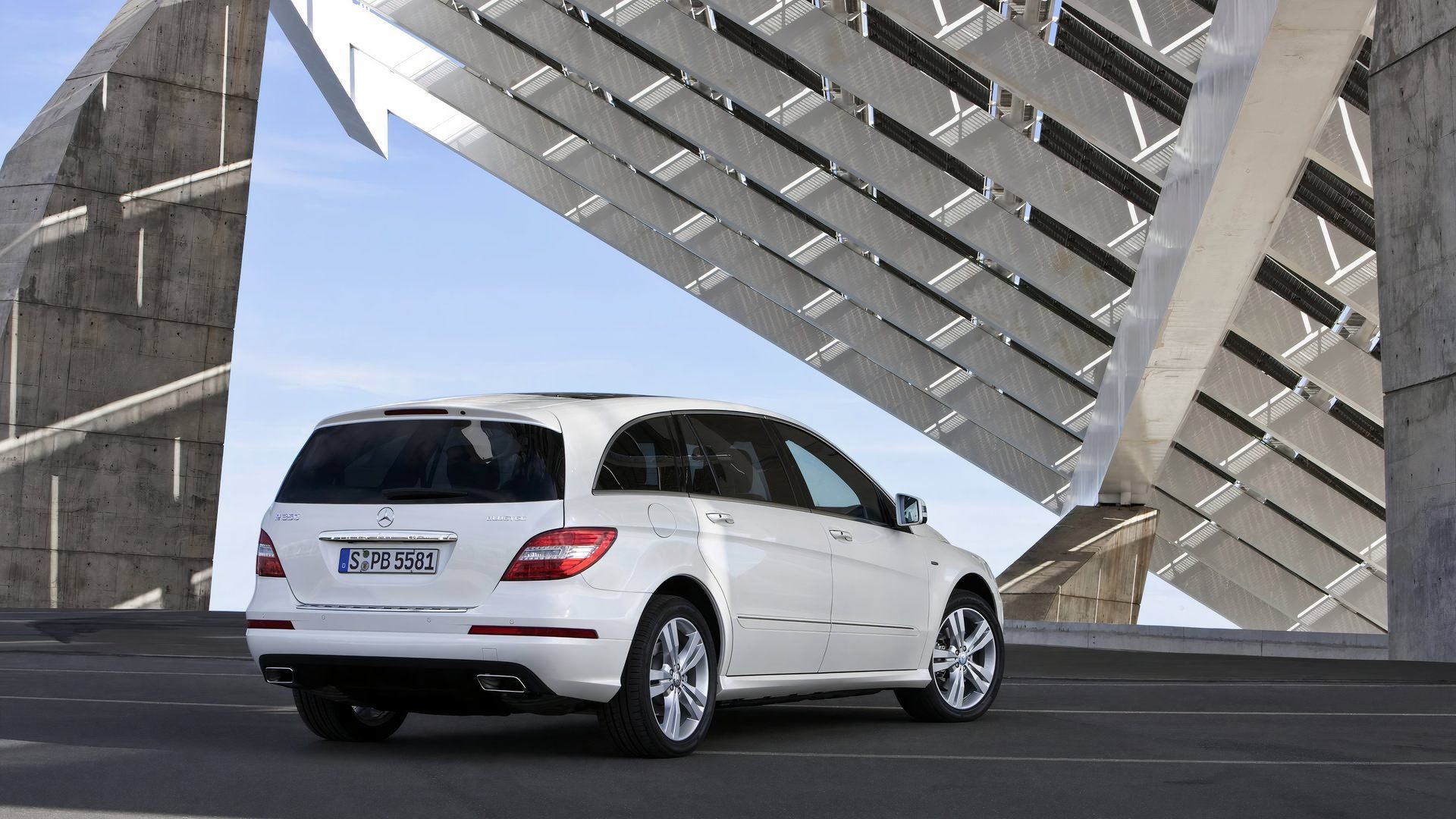 2011 Mercedes-Benz R-Class Exterior Photos