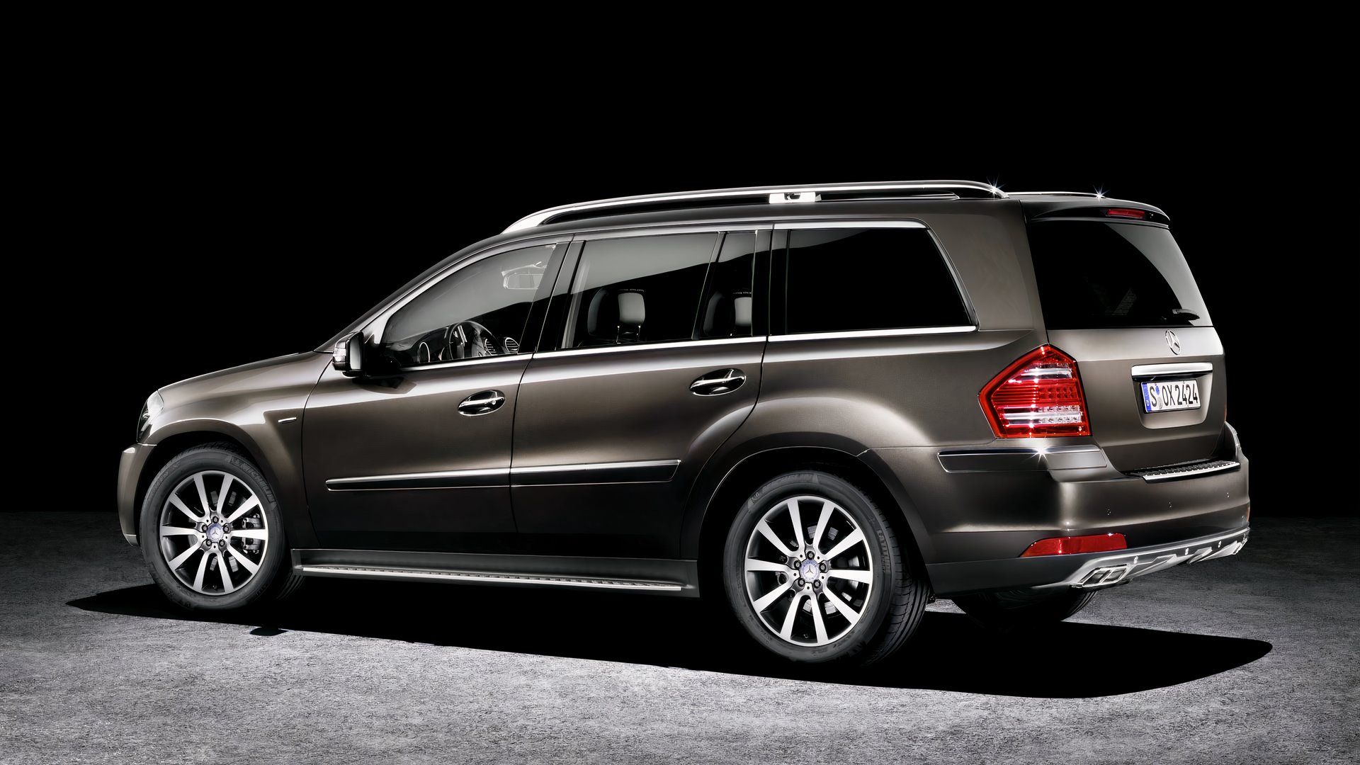 2011 Mercedes-Benz GL-Class Pricing, Photos & Specs