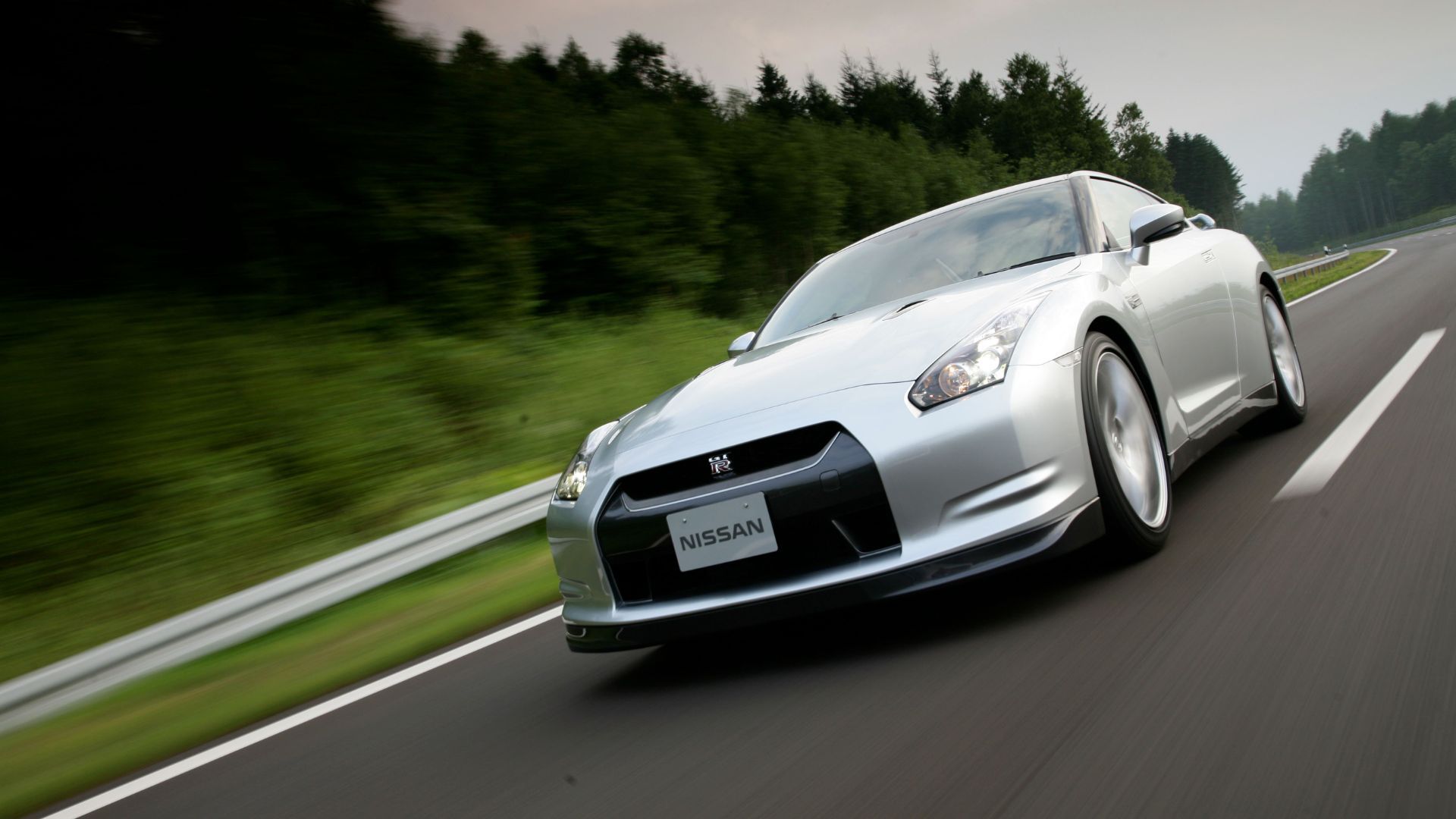 2010 Nissan GT-R Pricing, Photos & Specs