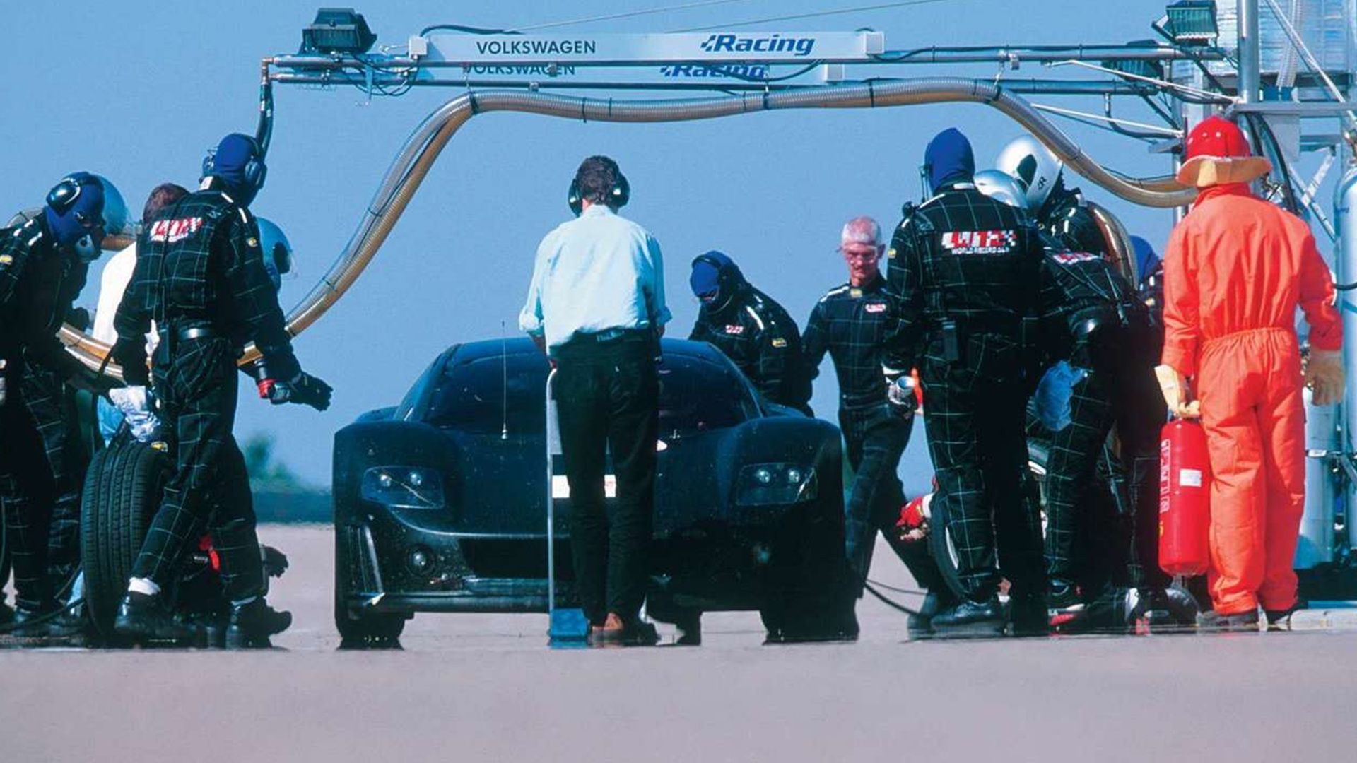 2001 VW W12 Coupe on Nardo pits for stop