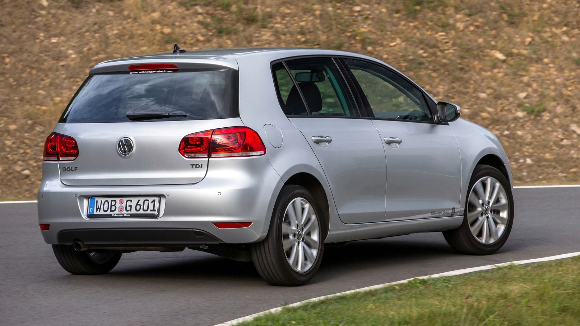 2010 Volkswagen Golf Pricing, Photos & Specs