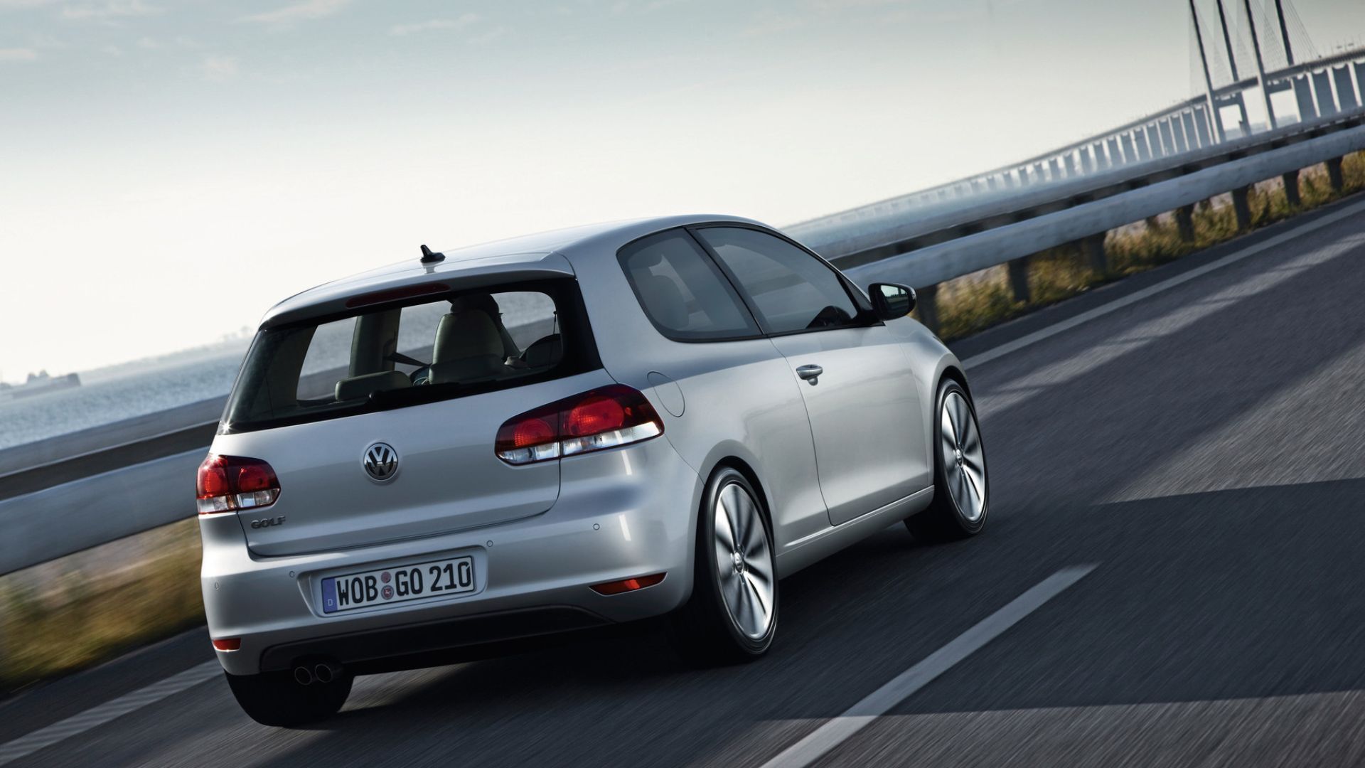 2010 Volkswagen Golf Pricing, Photos & Specs