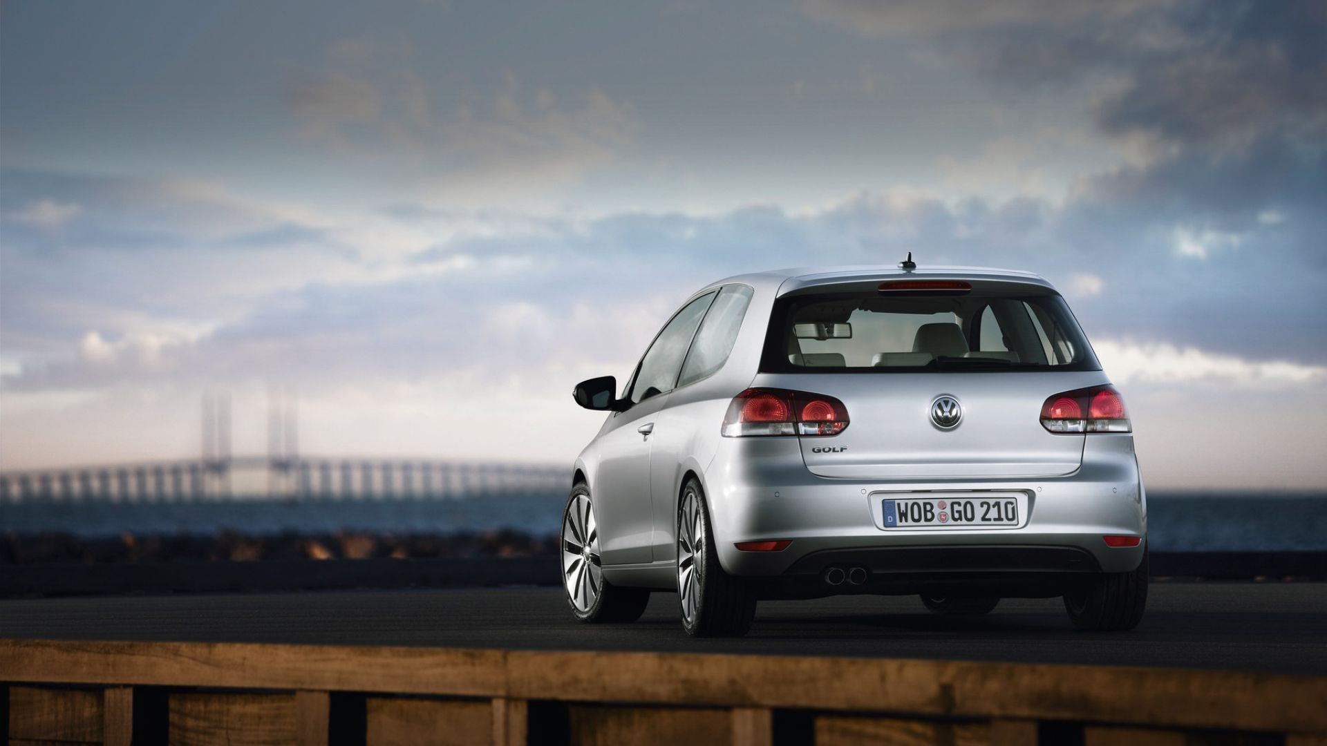 2010 Volkswagen Golf Pricing, Photos & Specs