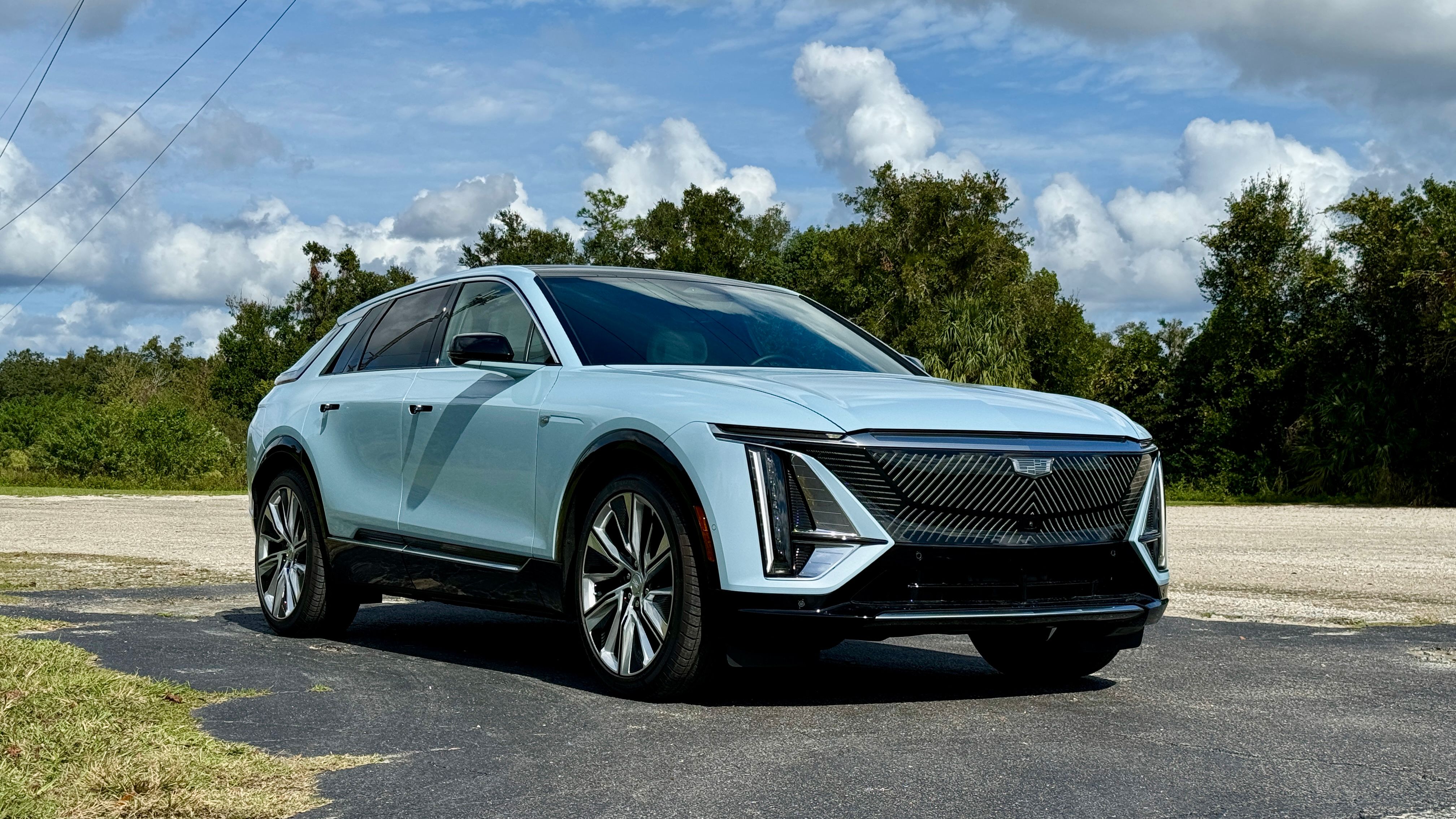 2024 Cadillac Lyriq front 3/4 static