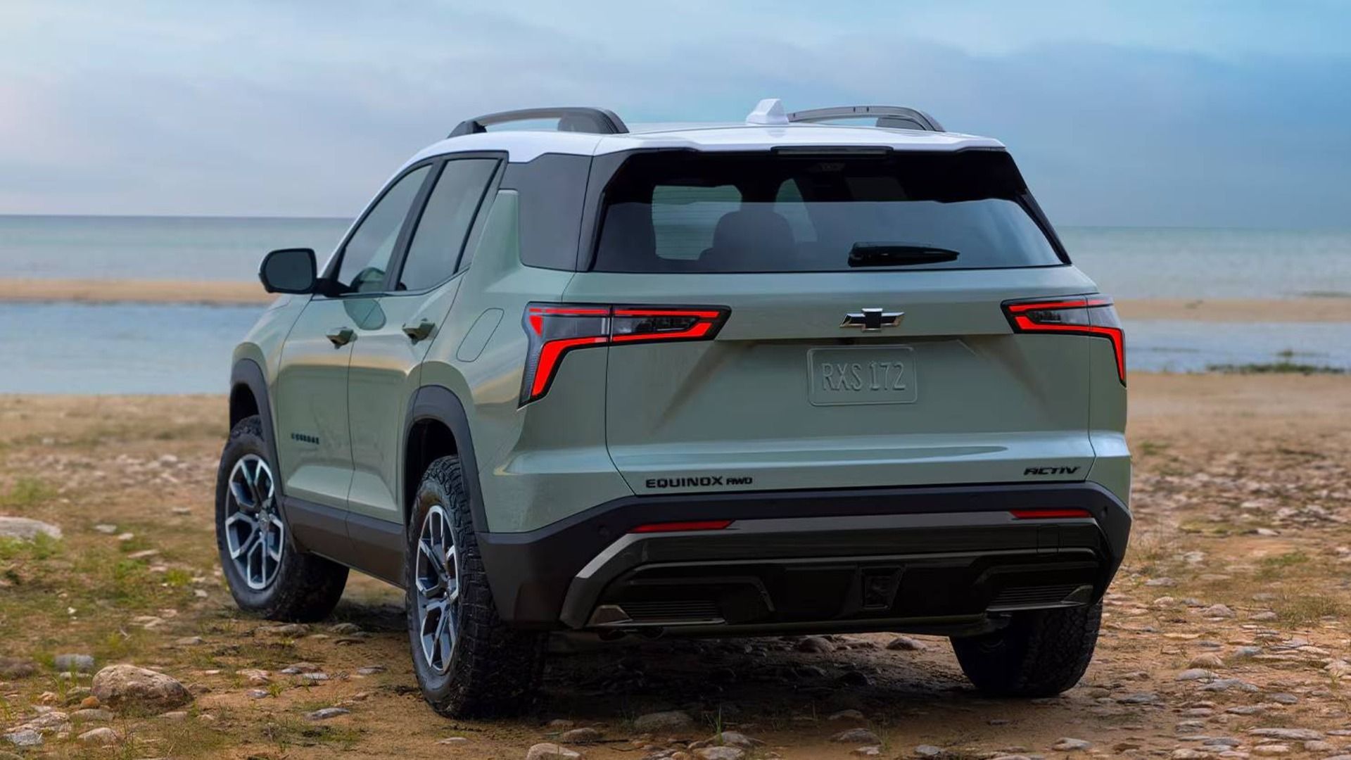 2025 Chevrolet Equinox LT Green Rear Angle