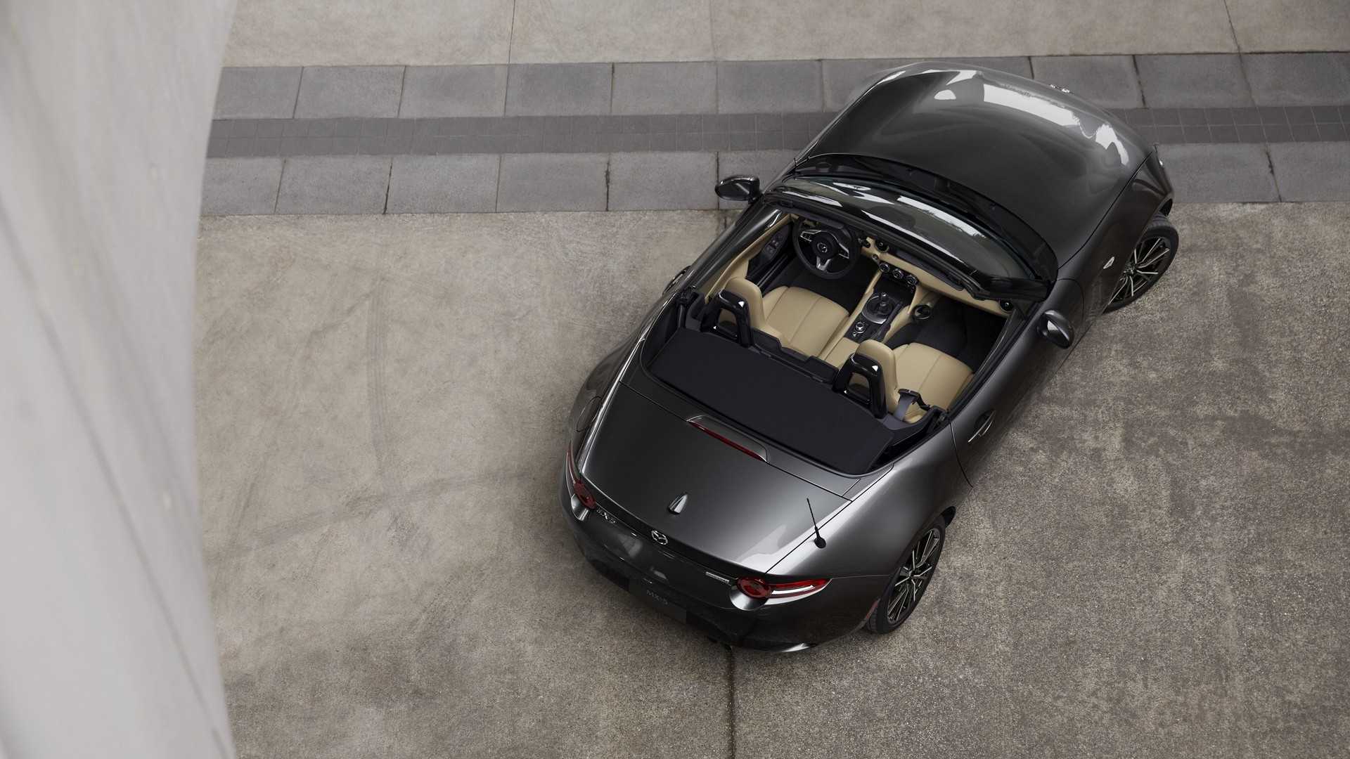 2025 Mazda MX-5 Miata Top Down