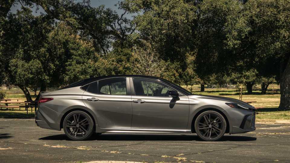Toyota Camry HEV – photo 6