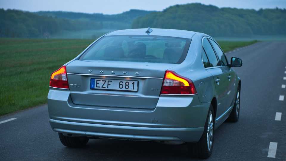 2011 Volvo S80 Pricing, Photos & Specs