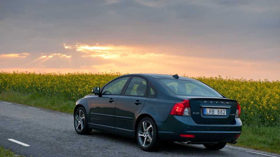 2011 Volvo S40 Pricing, Photos & Specs