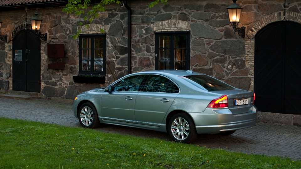 2011 Volvo S80 Pricing, Photos & Specs