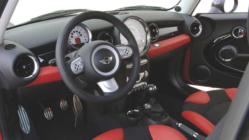 2012 Mini Cooper Hardtop Pricing, Photos & Specs