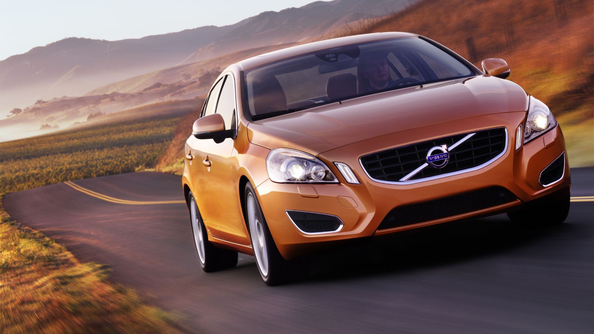 2011 Volvo S60 - front 3/4 angle