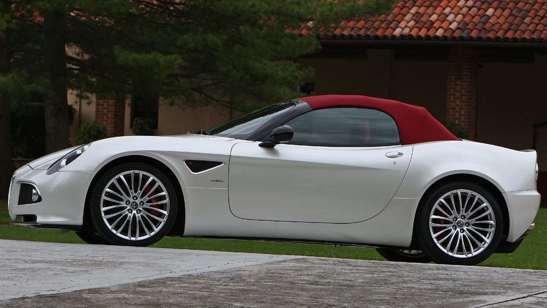 The Last Alfa Romeo With A V8 Engine