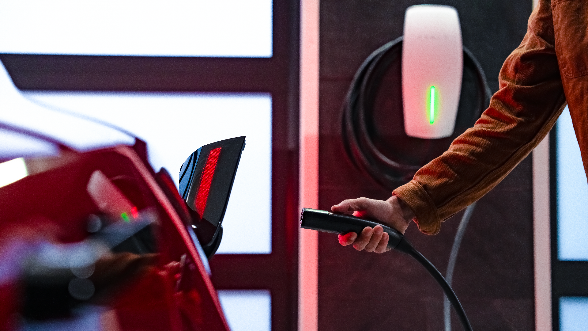 Paradoks lojalności wobec aut elektrycznych: dlaczego niezadowoleni kierowcy wciąż je kupują