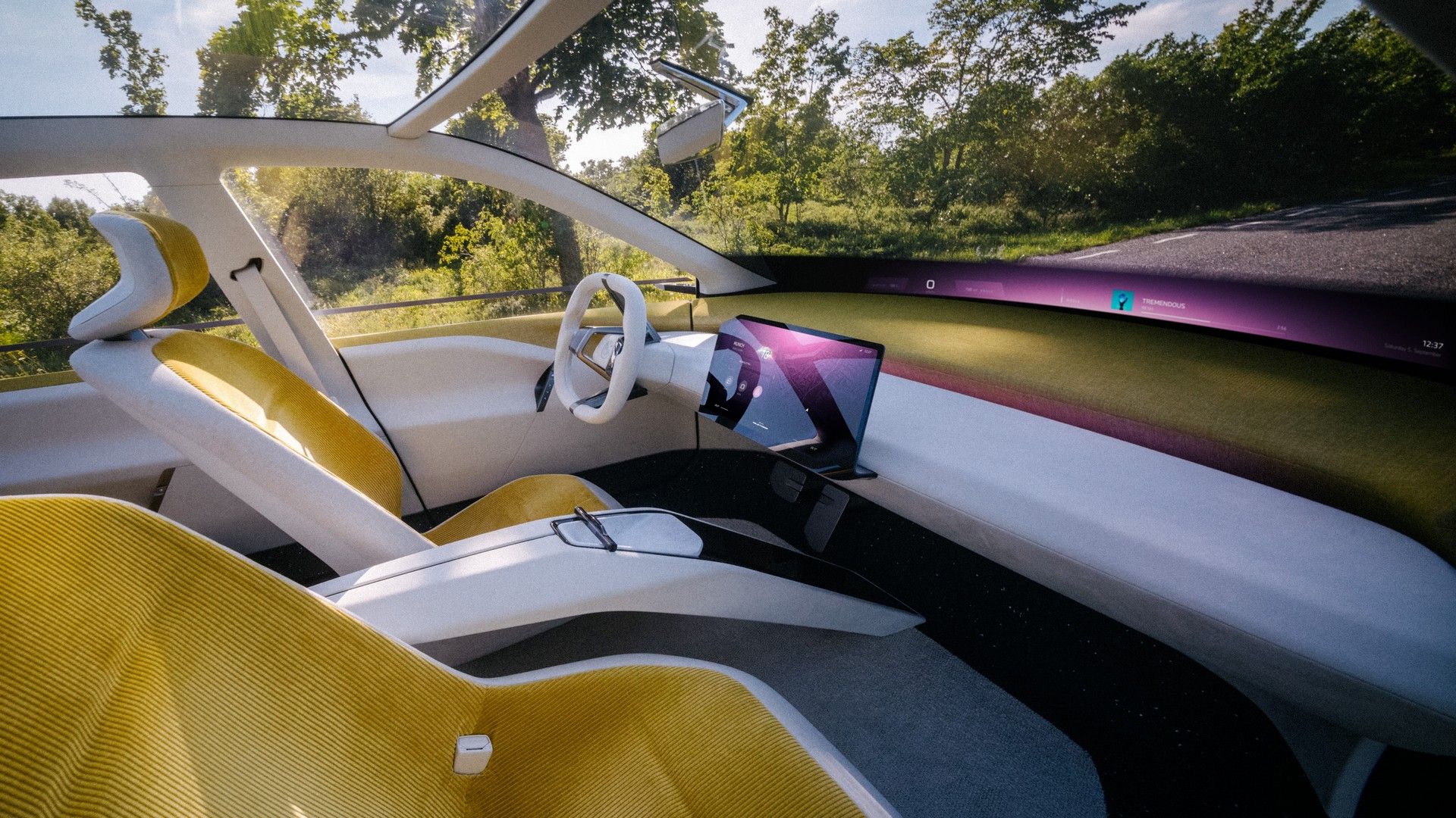 BMW To Reveal New Panoramic iDrive System At CES