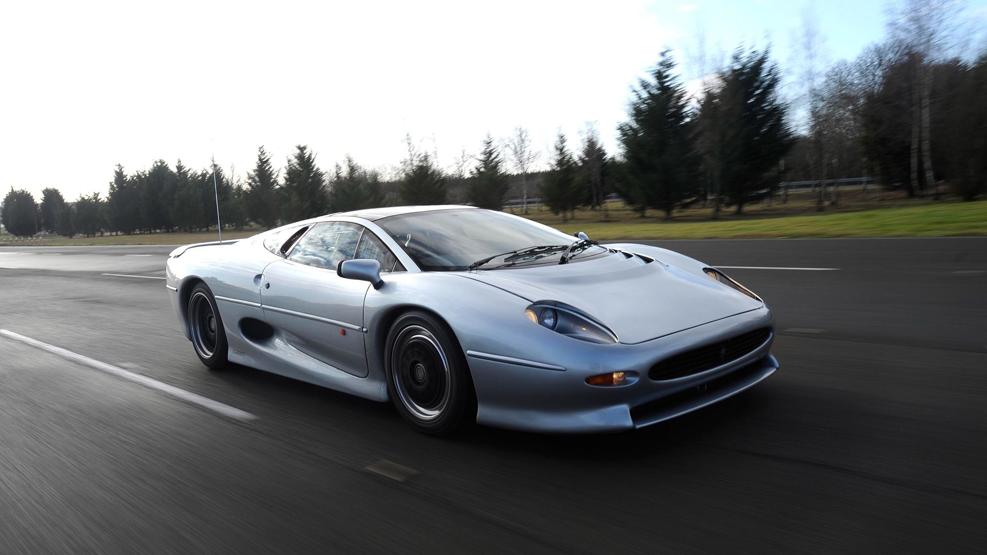 Jaguar's XJ15 Is A Forgotten 1990s V12-Powered Supercar
