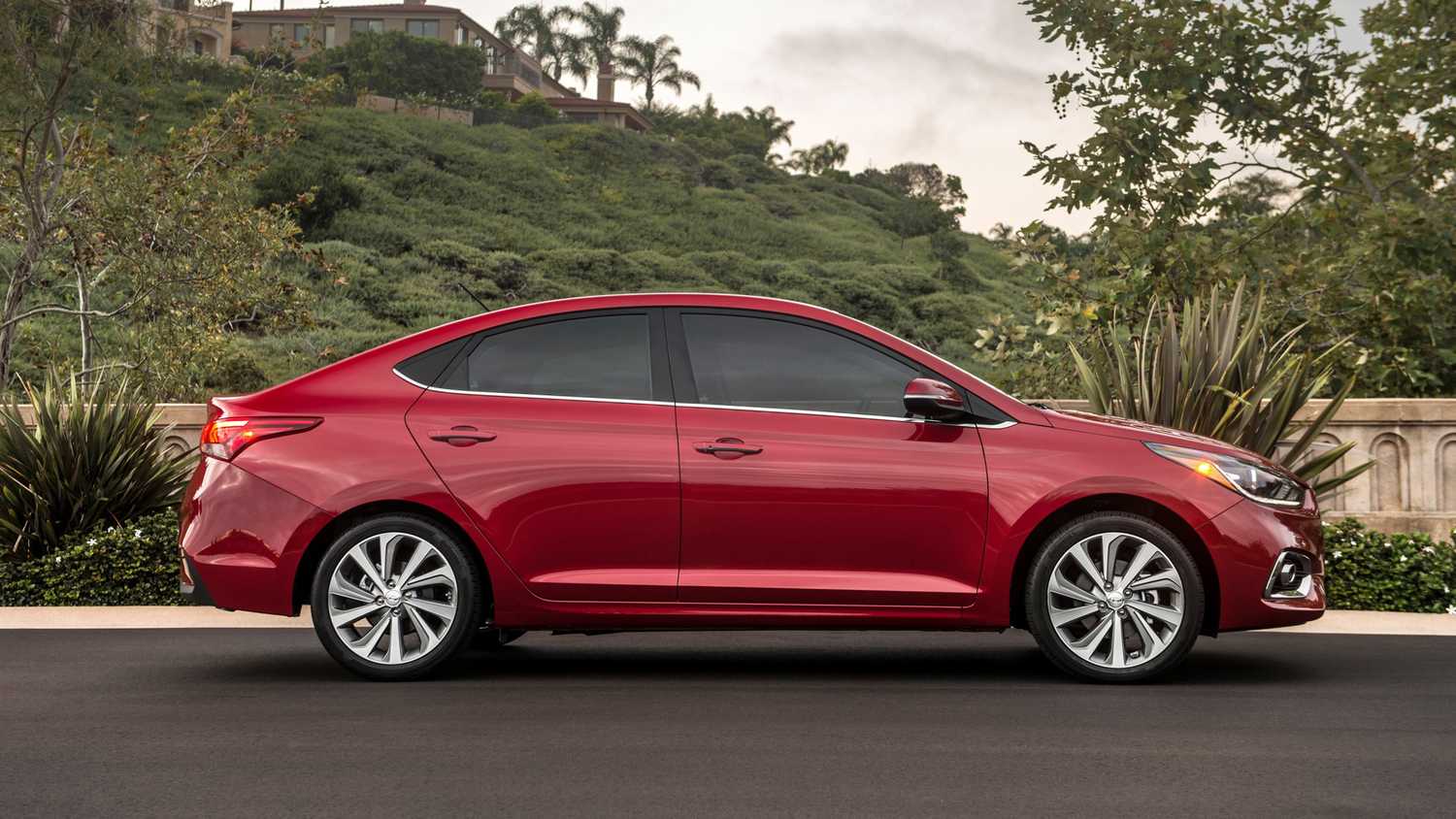 2022 Hyundai Accent Side