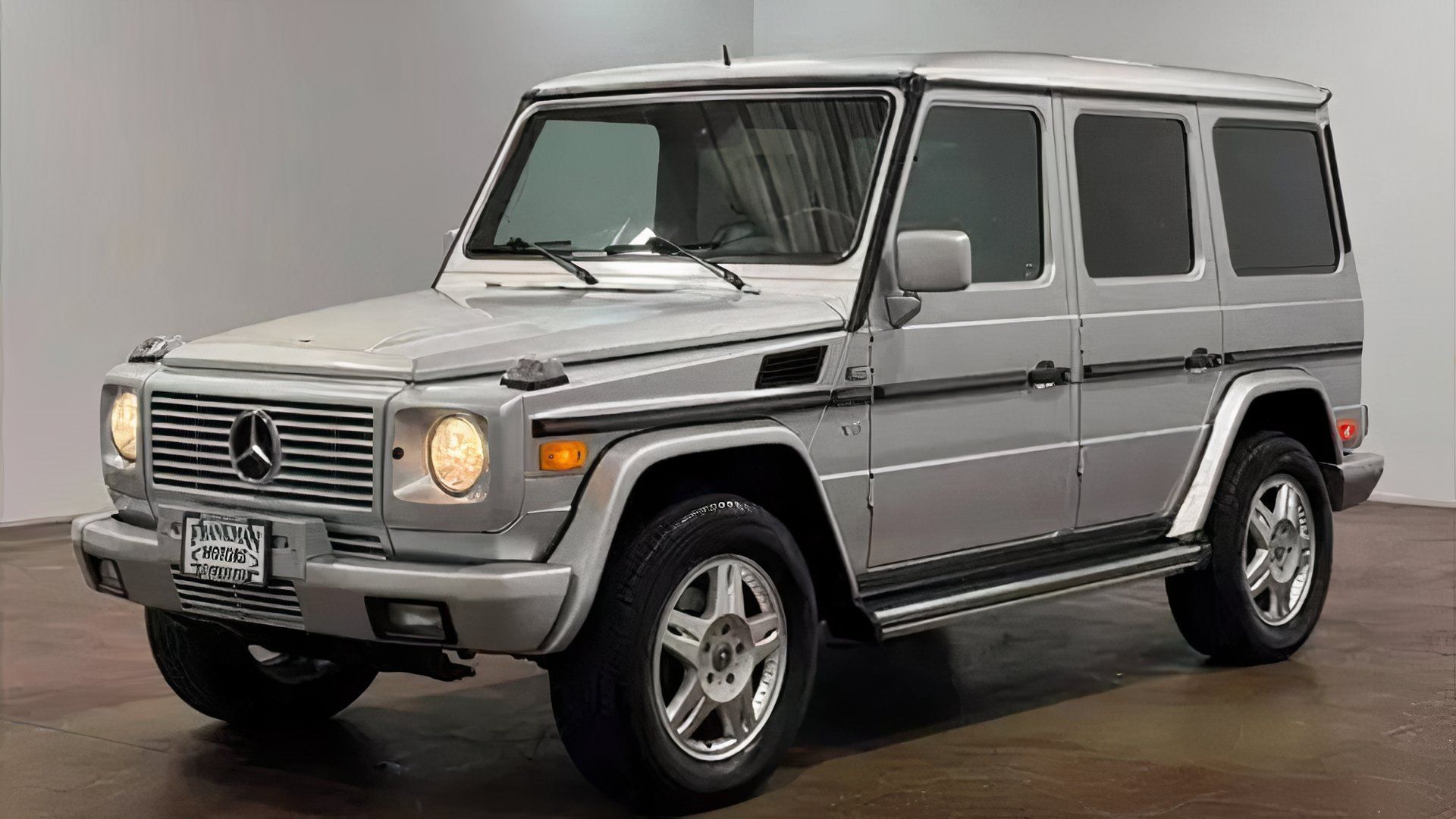 Mercedes-Benz G500 Exterior