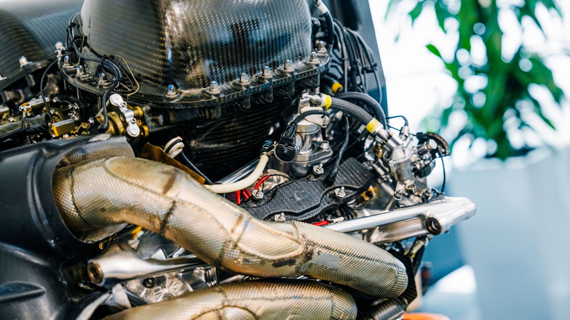 The Difference Between An F1 Engine And A Road Car V6