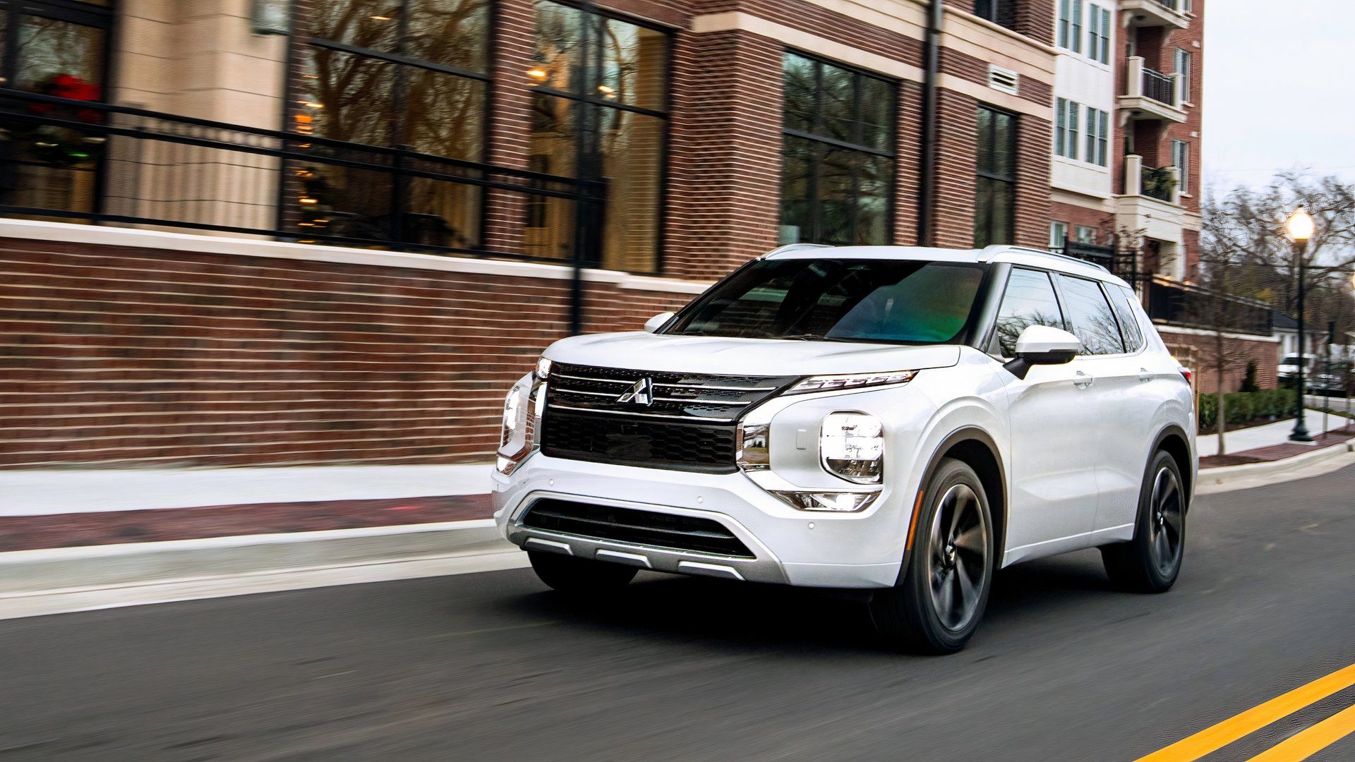 2024 Mitsubishi Outlander exterior 