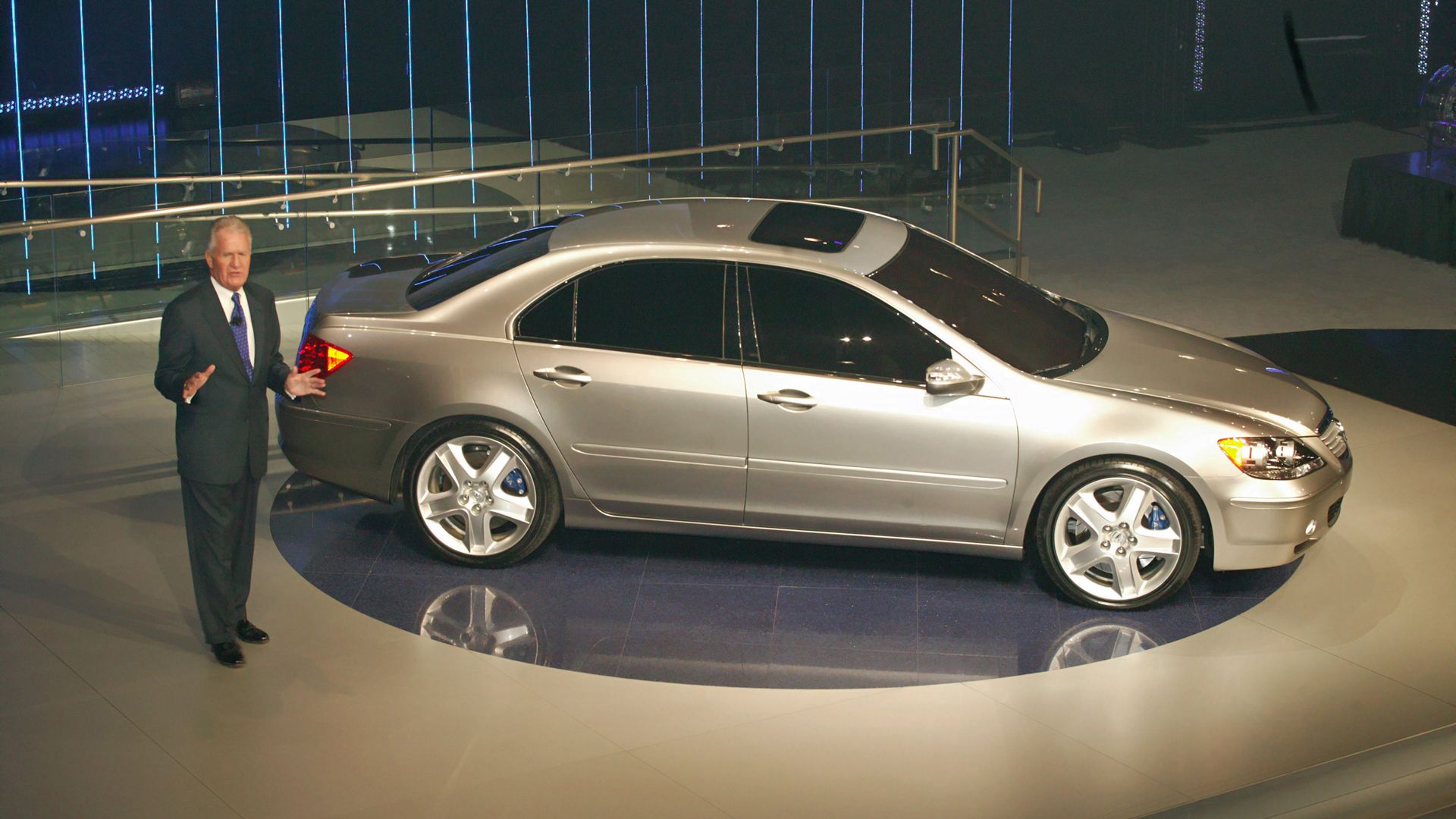 2005 Acura RL Debut on Stage