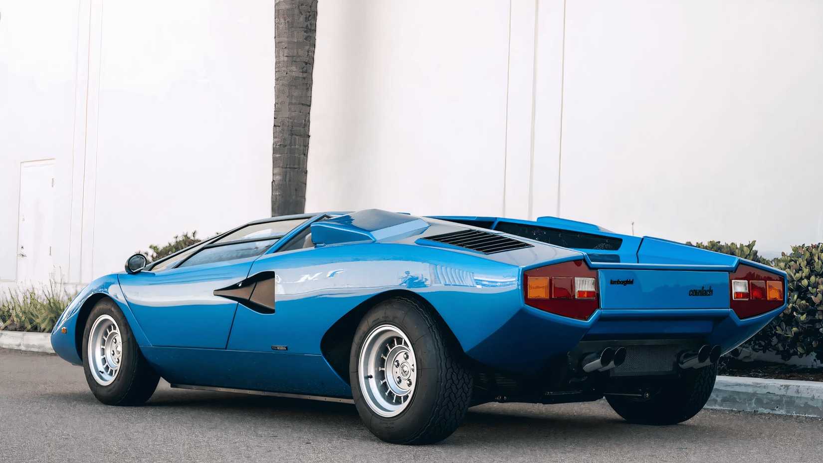 The Lamborghini Countach's Rear Wing Only Made It Slower