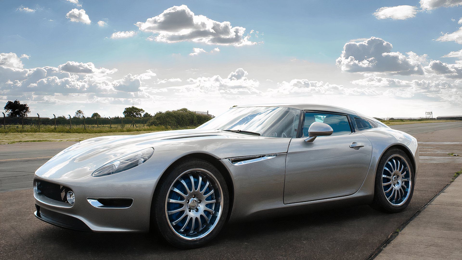 LCC Lightning GT front and side