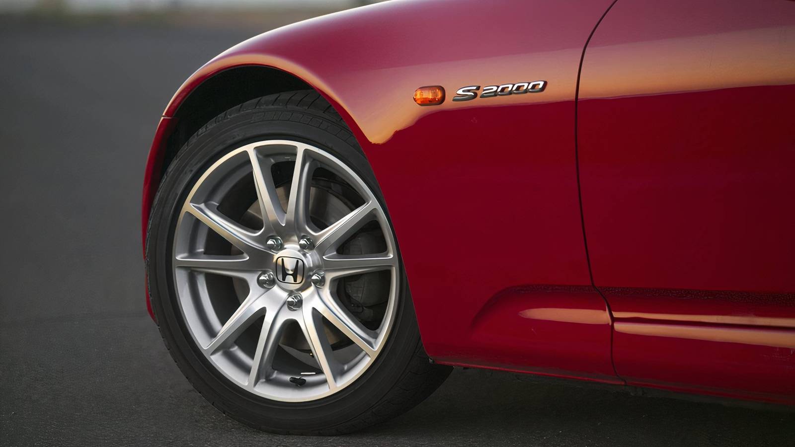 Honda S2000 vs Porsche 997: The Lightweight JDM Sports Car Dominates on Track