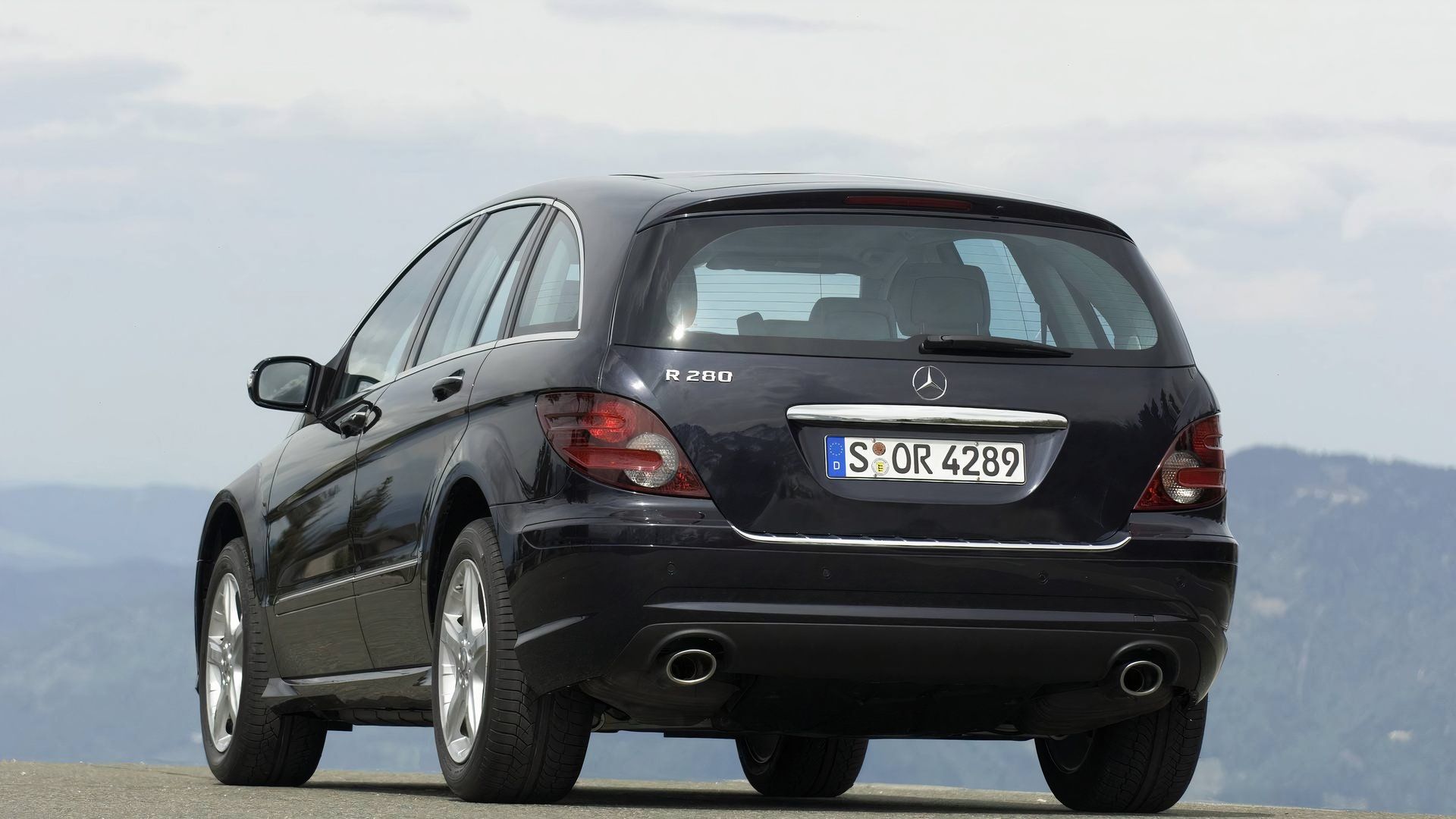 2009 Mercedes-Benz R-Class Pricing, Photos & Specs