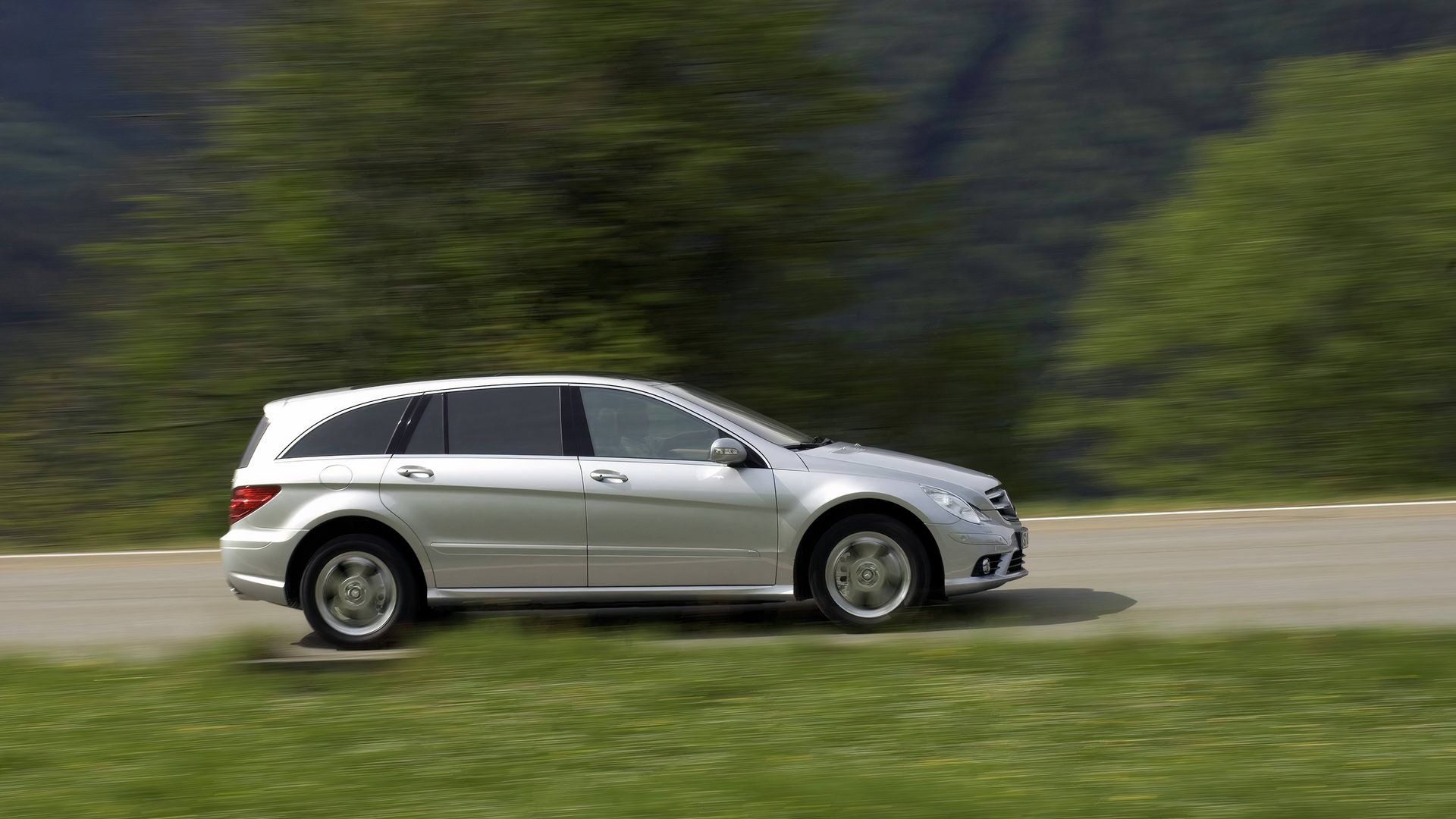2009 Mercedes-Benz R-Class Pricing, Photos & Specs