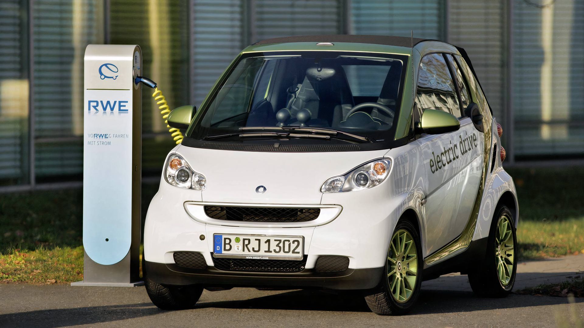 2011 smart fortwo Electric Drive Pricing, Photos & Specs
