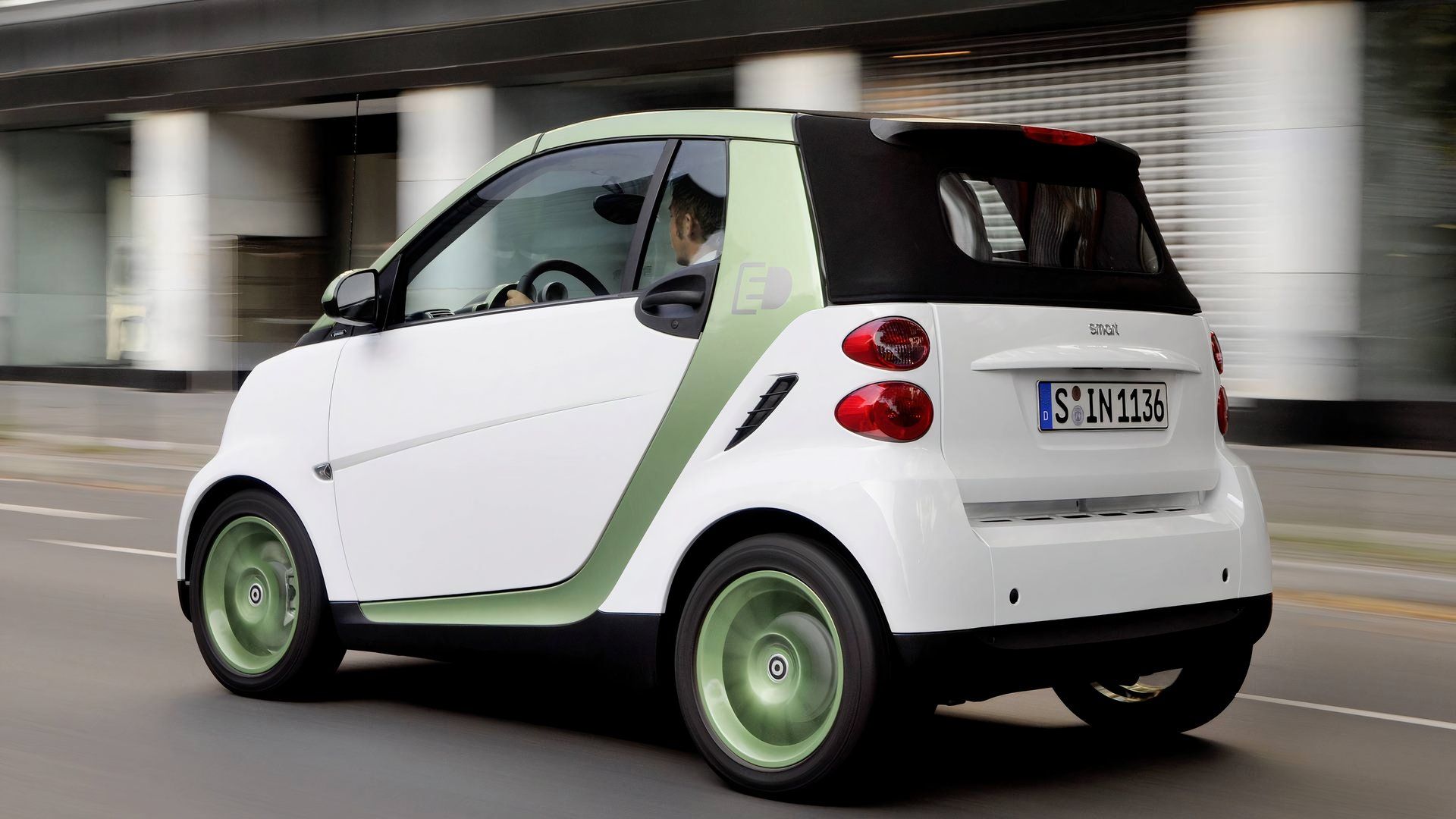 2011 smart fortwo Electric Drive Pricing, Photos & Specs