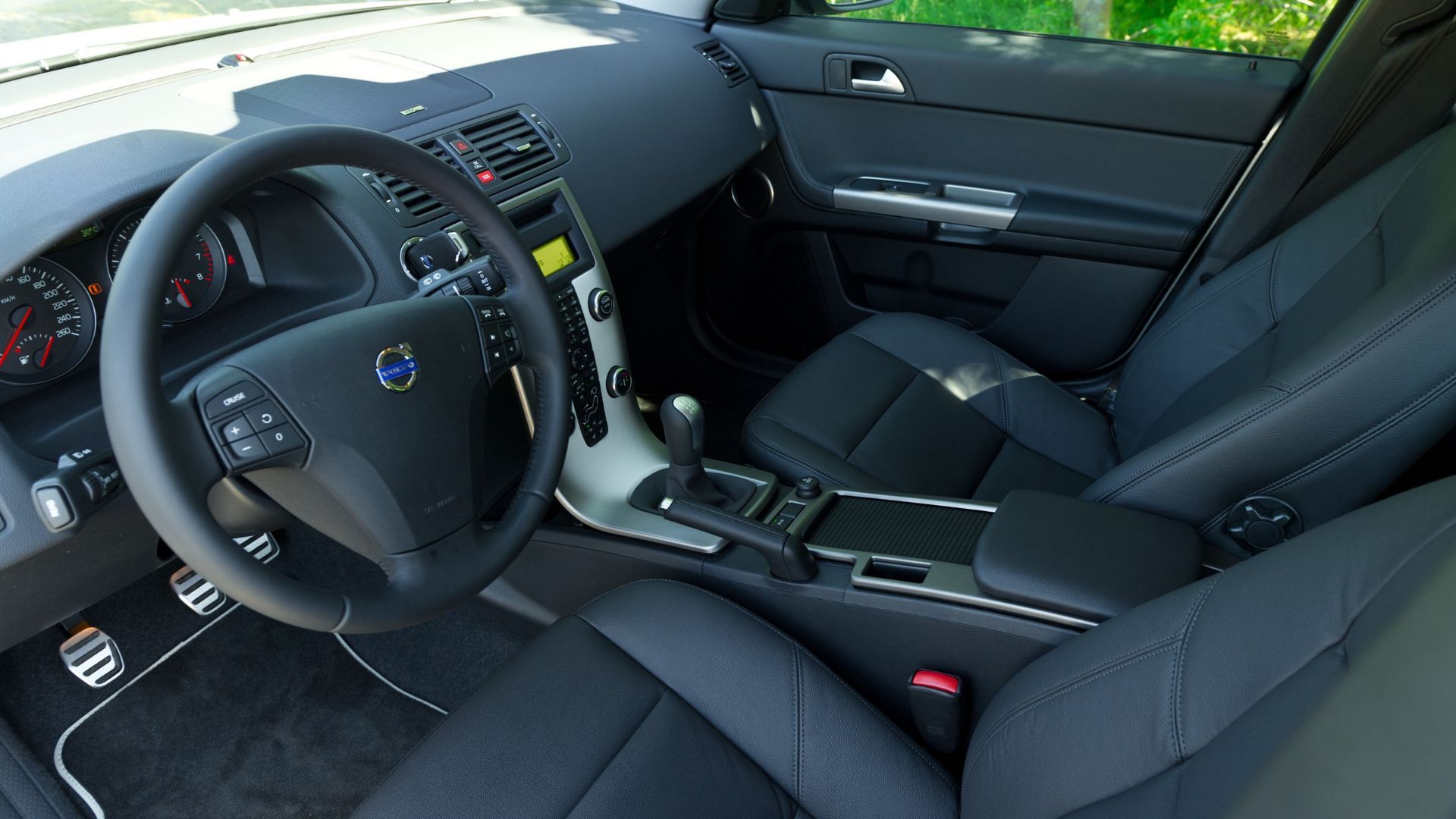 2008 Volvo V50 Pricing, Photos & Specs