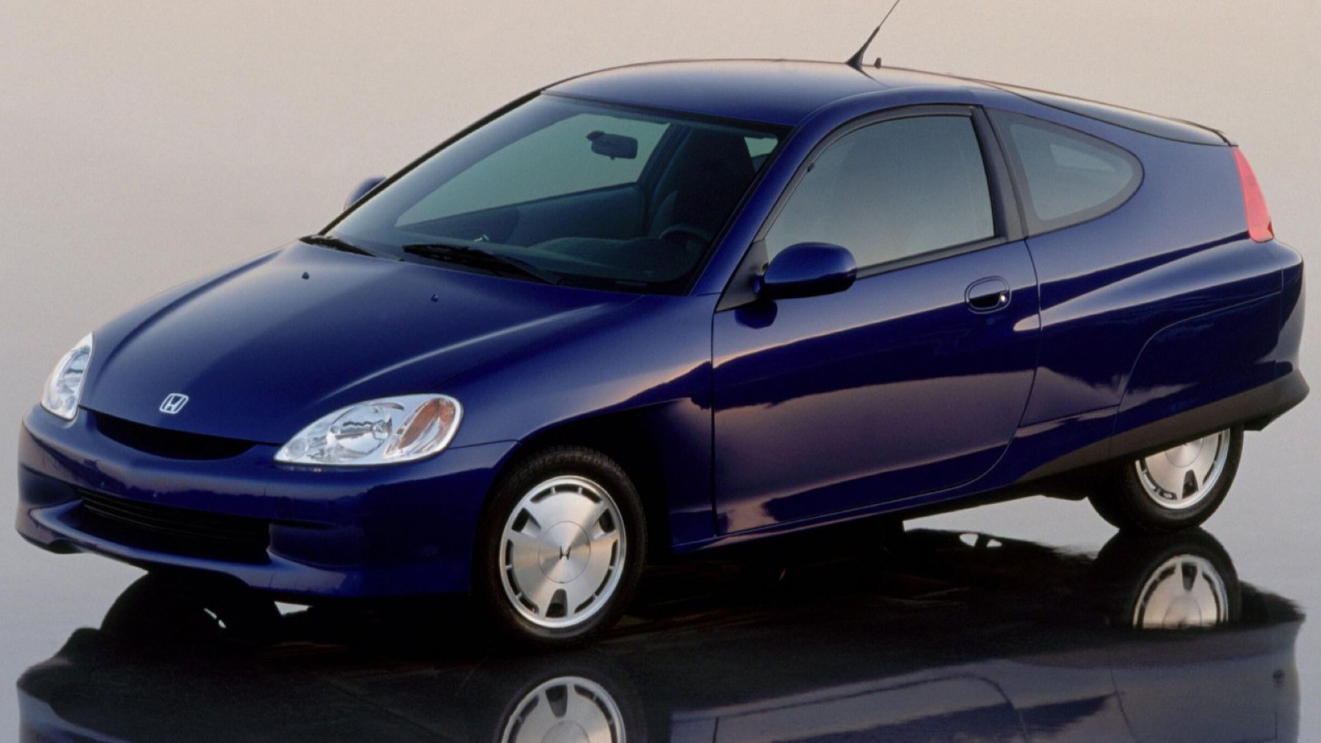 Toyota Built A McLaren F1-Like Hybrid Supercar In The Early 2000s